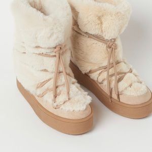 Padded moon boot style faux fur boots. NWT